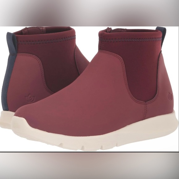 NIB REVITALIGN Women's Paddock Ankle Boot Wide in Burgundy - Picture 1 of 3